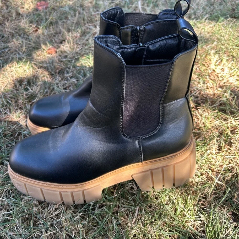 y2K Sugar‎ Gisel Black Ankle Boots Womens 9.5M Lug Sole Platform Chelsea Booties